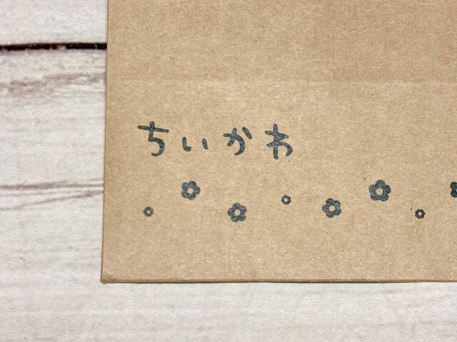 レトロなお花柄のプリントも♪