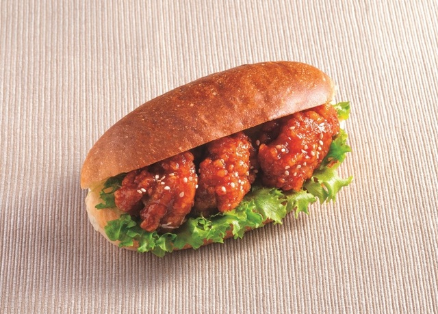 甘辛ダレがたまらない！ ヤンニョムチキンコッペ