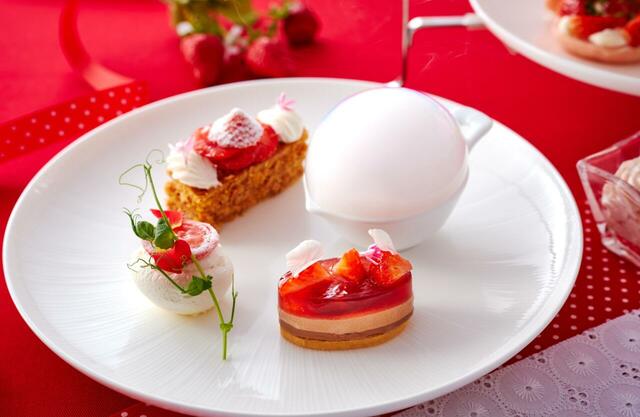 「フレッシュケーキ」＜期間：2024年12月29日～2025年3月31日＞【【大阪】苺好きの心をくすぐる苺スイーツ＆セイヴォリーが勢揃い♪「苺のアフタヌーンティーセット」開催】
