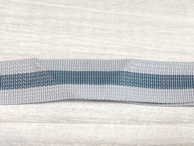 【Coleman付録：撥水加工バッグ】持ち手も本体とリンクした配色のストライプデザインになっていておしゃれ！