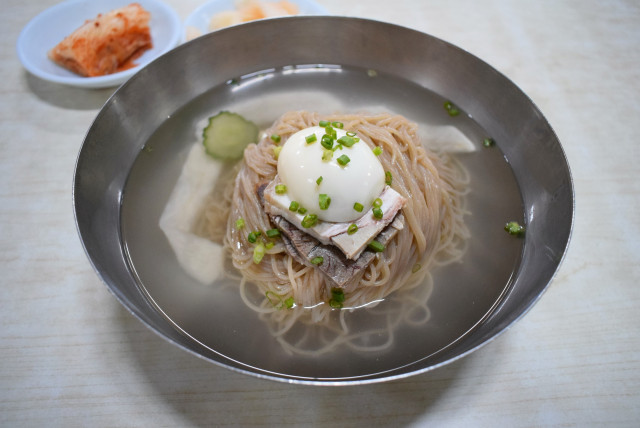 38円 熱い販売 韓国食品 さっぱり 美味しい 韓国冷麺 宮殿冷麺 麺160g