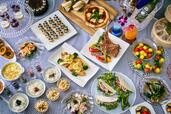 「お夜食ブッフェイメージ」＜期間：2025年7月25日〜8月24日＞ 【【ホテルオークラ東京ベイ】「和牛グリル」や「うなぎ丼」さらに「夜パフェ」も食べ放題！『夏の贅沢グルメブッフェ』開催！】
