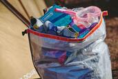 濡れた水着も放り込んでOK【hinata「アウトドアトラッシュバッグ」】