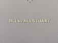 正面に「JILL by JILL STUART」のゴールドの箔押し入り