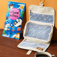 【「ニャンコーヒー＆吊るせるマルチポーチセット」】価格：税込￥1,430