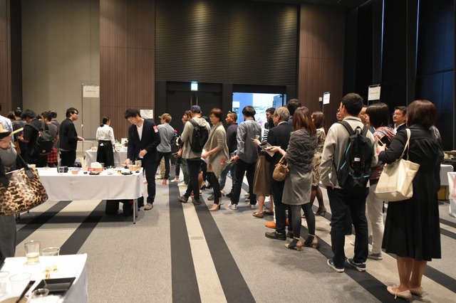 パーティーが開始するとさっそく行列