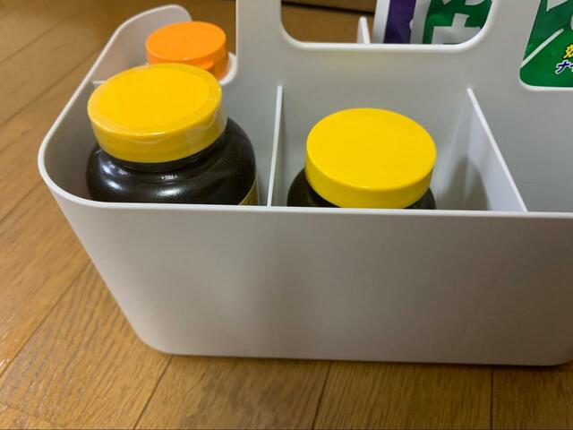 【ニトリ　ハコブNインボックス リビング】背面の壁はものが落下しにくい高めの仕様