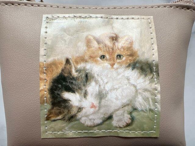 ヘンリエッタ・ロナー＝クニップ氏が描く「Sleepy Kittens」のモチーフデザイン