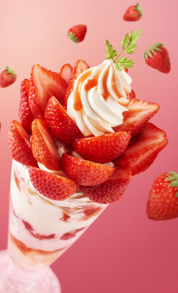 あまおう苺のデラックスパフェ