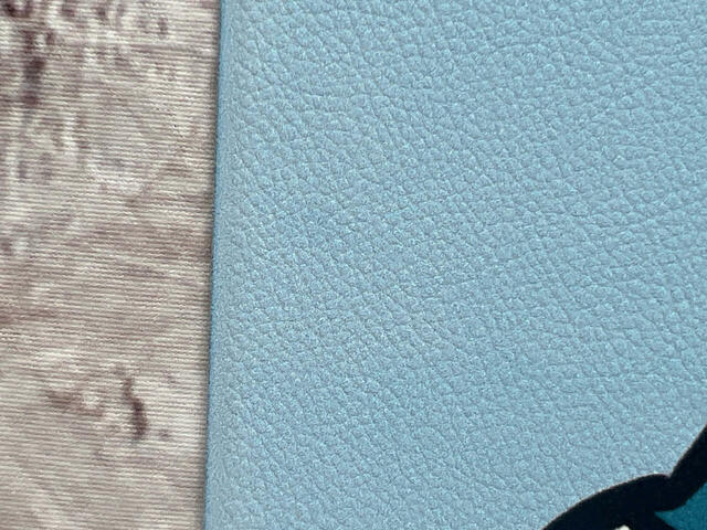 塩化ビニル樹脂素材なので、汚れてもサッと拭くだけでお手入れが可能！