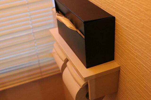 【山崎実業Tower ウォールペーパーホルダー】耐荷重は約500g