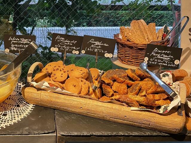 【モアザン タパス ラウンジ】モアザンベーカリーが作った焼き菓子も発見