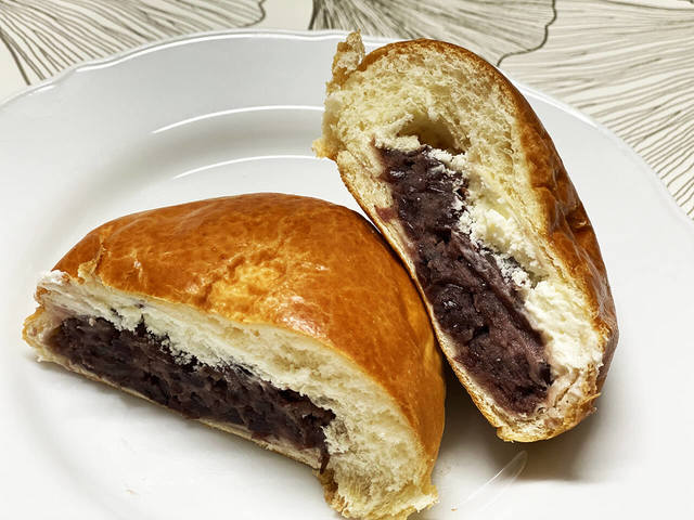 スイーツブレッド東京　コラボ生とろあんぱん　あんバター バターの香りが最高！