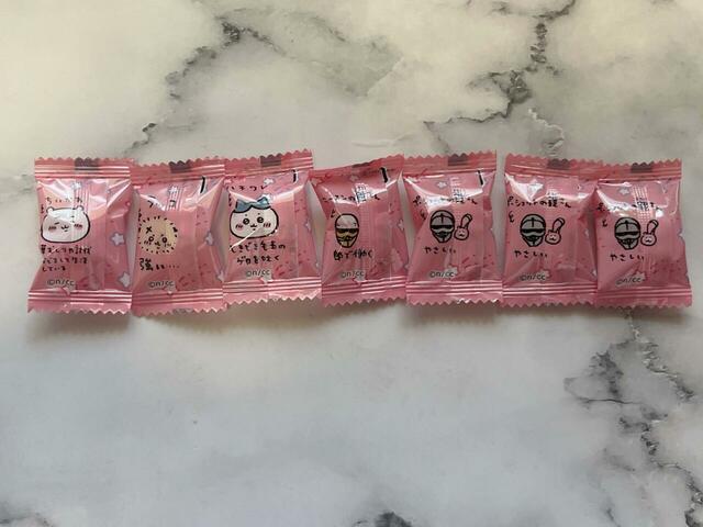 裏面にはキャラクター紹介入り♪