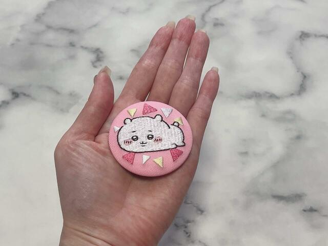 直径約5cmの手のひらサイズの缶バッジ♪