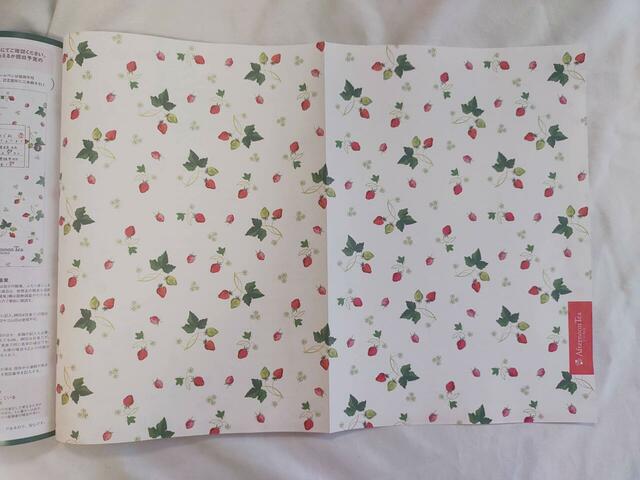 婚姻届の裏はイチゴ柄でキュート