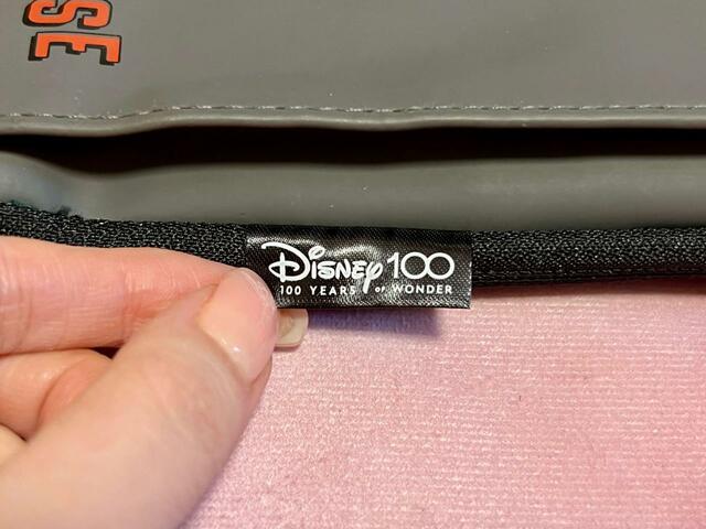 『GLOW（グロー）3月号』サイドには「Disney100」のタグつき