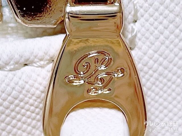 ファスナートップ裏のブランドロゴ