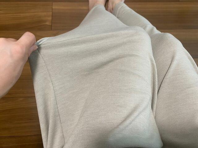 【ユニクロ　ソフトブラッシュドイージーパンツ】よく伸びる柔らかい生地なので、激しく動いてもストレスゼロ！