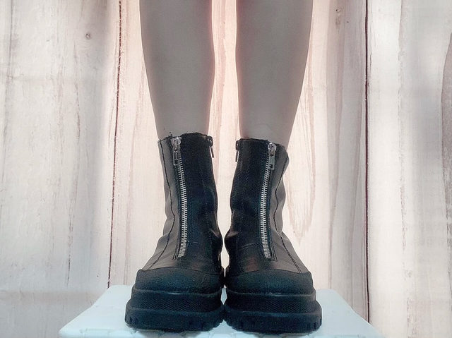 【ZARA】ジップ付きショートブーツ／37サイズ着用