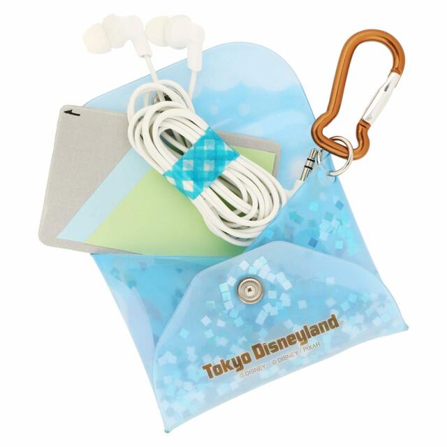 カラビナ(ケース付) 1,200円|サイズ:(カラビナ含む)全⾧約16cm(ケース部分)縦約10×横約8cm|東京ディズニーランド新パレード「ディズニー・ハーモニー・イン・カラー」グッズ|東京ディズニーリゾート40周年“ドリームゴーラウンド”|発売日:2023年7月10日(月)|販売店舗:東京ディズニーランド「グランドエンポーリアム」