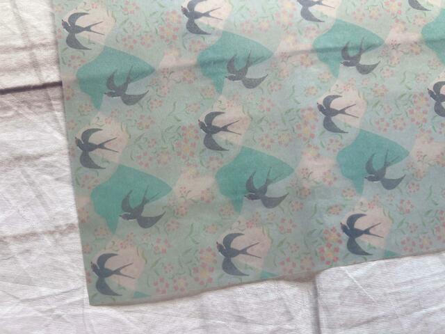 珍しいツバメの柄。グリーンカラーが爽やかでおしゃれ!