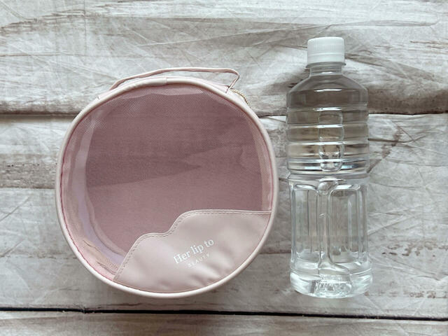 550mlのペットボトルよりは少し小さいものの大きめのサイズ感