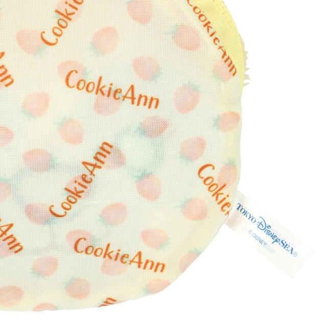 ポーチ 2,300円｜「ダッフィー＆フレンズのワンダーズ・バイ・ユア・サイド」グッズ｜販売店舗：東京ディズニーシー「マクダックス・デパートメントストア」｜発売日：2026年6月2日（火）