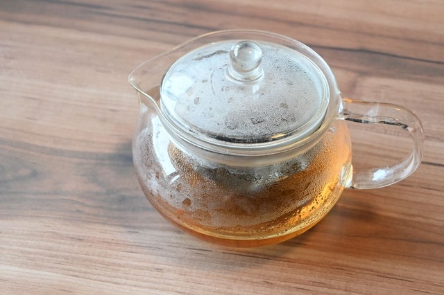 【簡単ティーアレンジ】サマーブレンドをポットで抽出しているところ