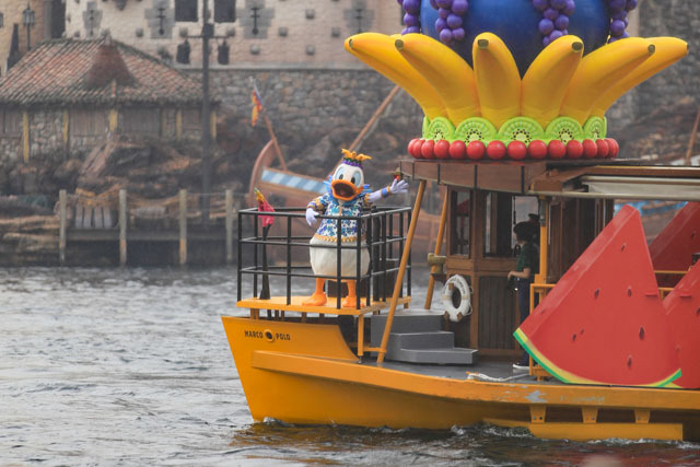 「ミニーのトロピカルスプラッシュ」／TDS「ディズニー・サマーフェスティバル」2015（撮影：YOSHI）