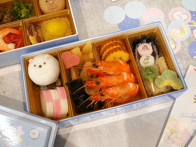 おせち・三段重「すみっコぐらし」｜23,900円(税込)