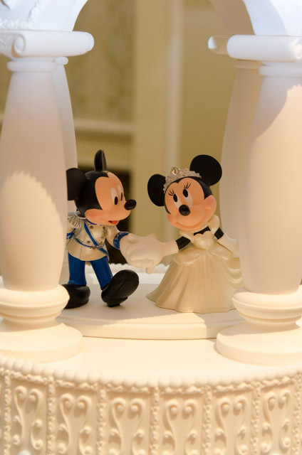 東京ディズニーランドホテル宴会場「シンデレラドリーム」でのウェディングプログラム「ディズニー・ロイヤルドリーム・ウェディング」©Disney