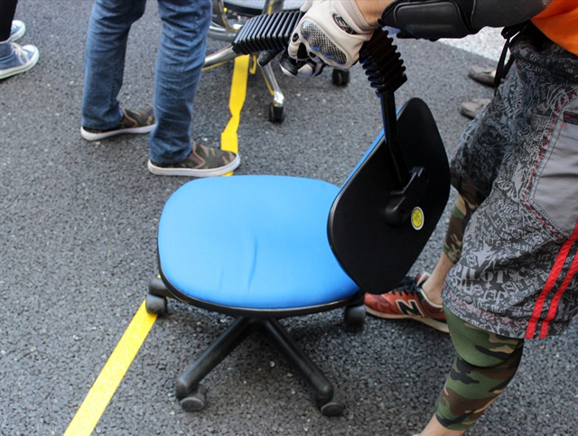 いす同士の熾烈な戦い! 「いす-1」グランプリの模様