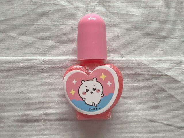 ちいかわはピンクのマニキュアです