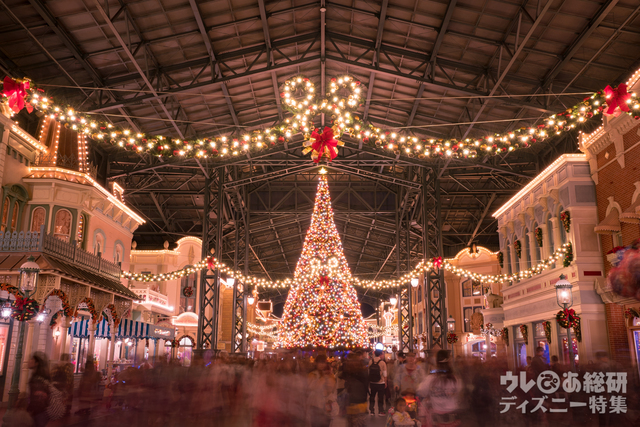 ワールドバザールの巨大クリスマスツリー｜東京ディズニーランド2017年「クリスマス・ファンタジー」