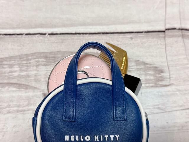 マチがしっかりあるのでコスメがしっかり収納できちゃう！