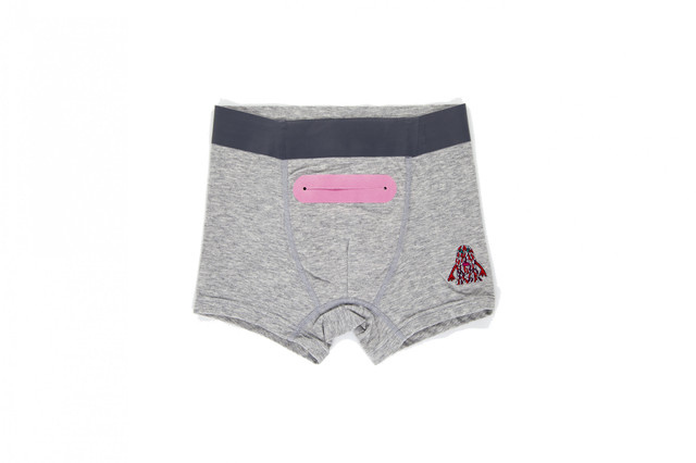 ボクサーパンツをたたむと……（Nom子ども）