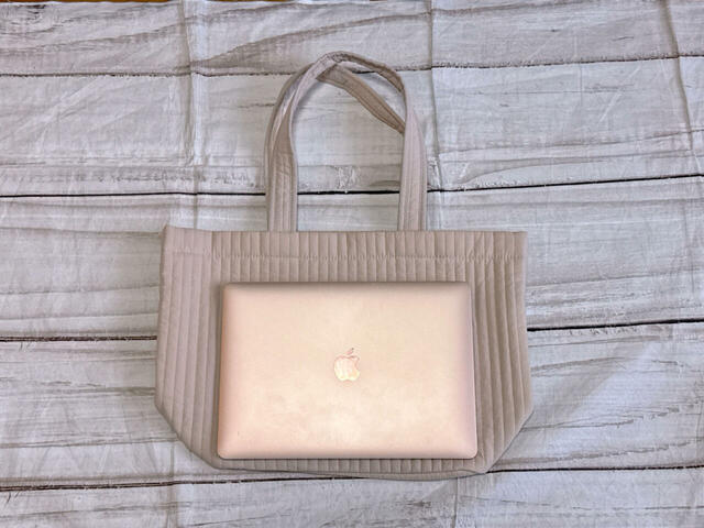 13インチのマックブックもラクラク収納可能！