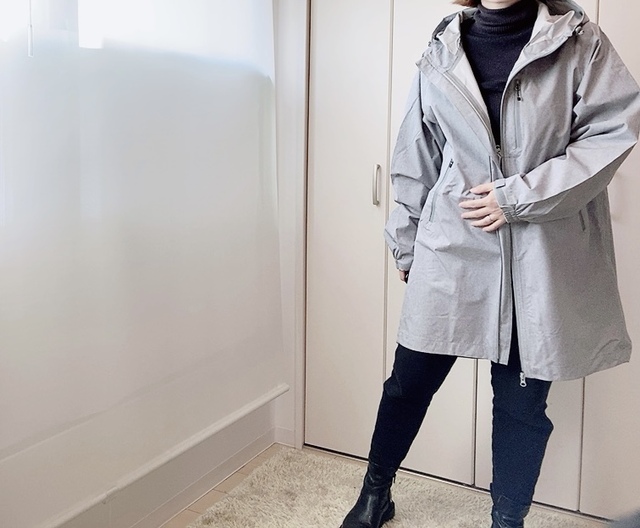 【ワークマン レディース高撥水フーデッドロングレイン】前のファスナーを開けて軽く羽織ってもかっこいいです