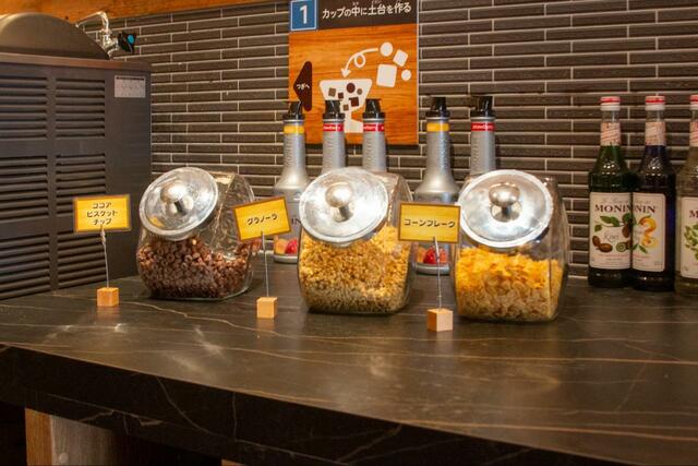 【牛角食べ放題専門店 ドリンク&パフェバー】コーンフレークやグラノーラもあり自分好みのパフェを作れます