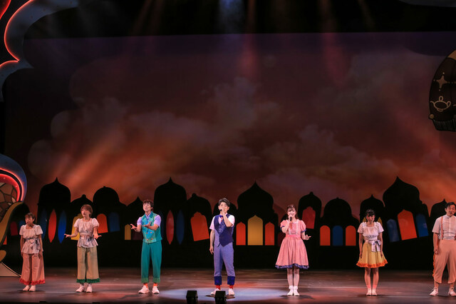 公演の模様【世界迷作劇場 2023〜24】撮影:吉田実希