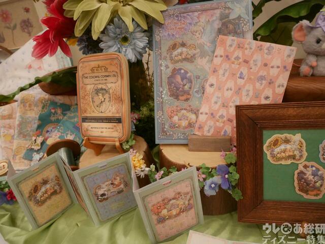 「フェアリー・ティンカーベルのビジーバギー」をテーマにしたグッズ｜東京ディズニーシー新テーマポート「ファンタジースプリングス」販売店舗：東京ディズニーシー「エンポーリオ」｜発売日：2024年5月28日（火）