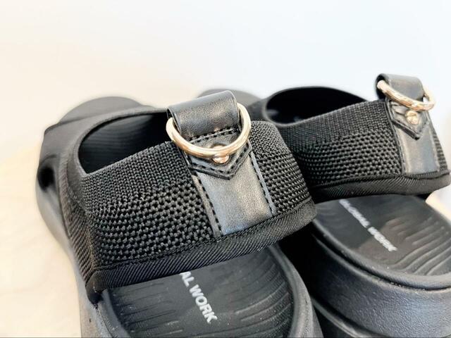 【GLOBAL WORK らくっションフィットサンダル】かかと部分にリングがあり、着脱スムーズ♪
