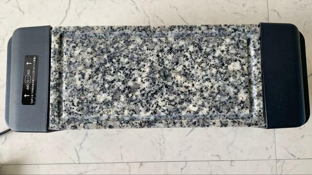 【ニトリ　石焼肉グリル】お肉から出る余分な油は四方にあるへこみに落ちるため、フライパンで焼くよりヘルシーに仕上がります