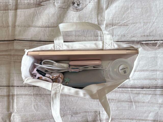 ノートPCやペットボトルもすっぽり収まります