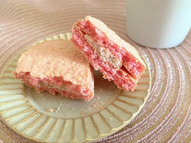 【カルディ サクラダックワーズ】外はさっくり中はふわっとした生地