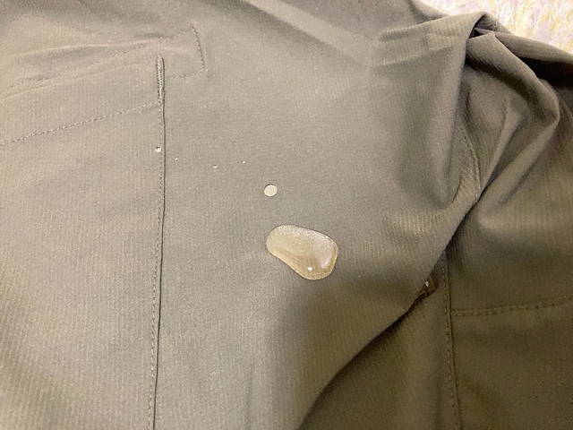 【ワークマン SOLOTEXバズライトストレッチ ジョガーパンツ】撥水機能付き