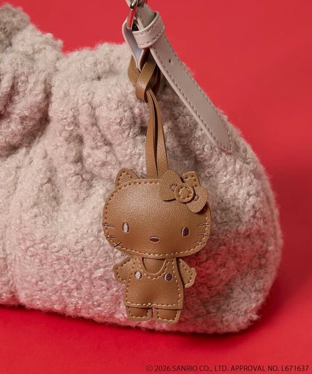 【サンリオ×FREAK'S STORE】“HELLO KITTY”レザレット マスコット チャーム　¥4,950／レザレット素材で作成した「ハローキティ」チャーム