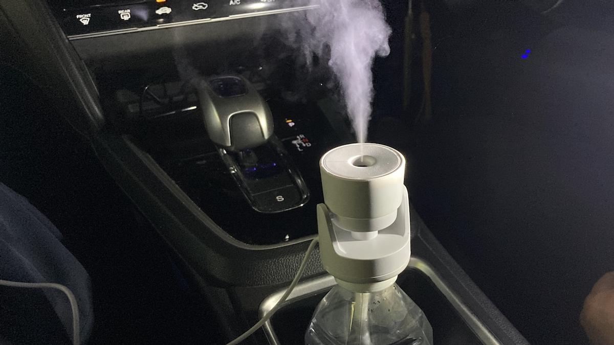車内の乾燥は「ペットボトル加湿器」で解決！ドリンクホルダーにセット