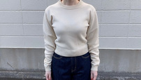 【UNIQLO（ユニクロ）】プレミアムラムクロップドセーター／ナチュラルSサイズ着用